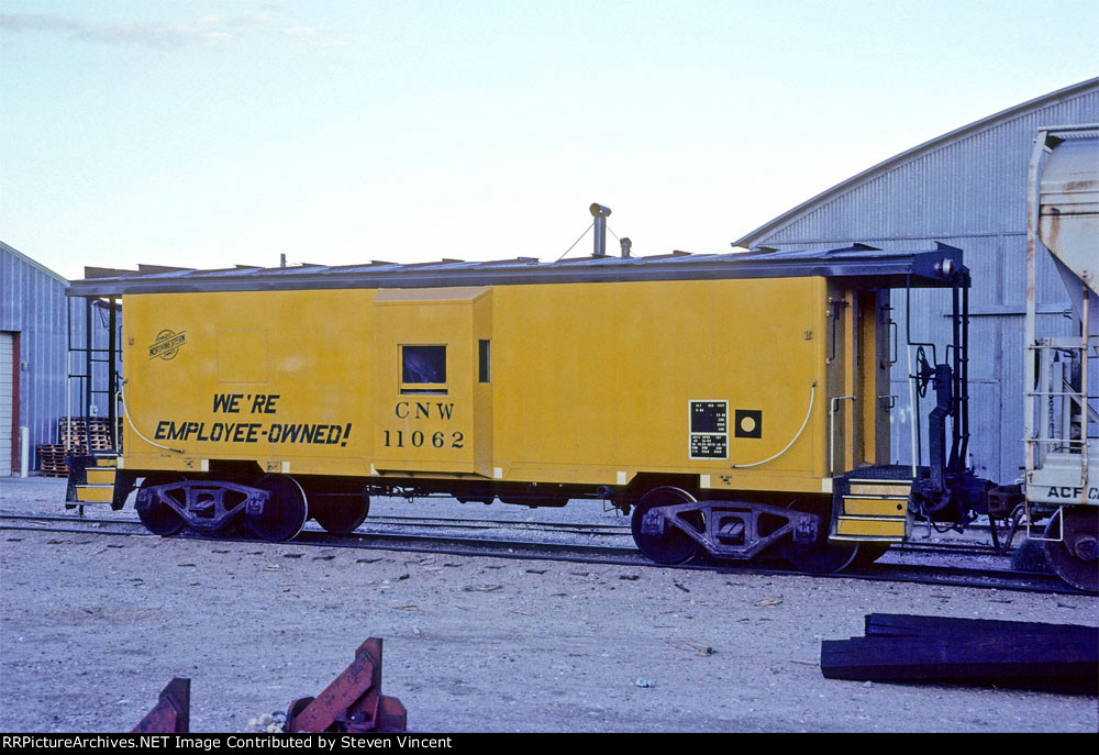 Chicago & Northwestern caboose on local CNW #11062